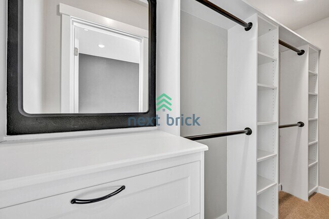 Building Photo - 2 BED & 2.5 BATH TOWNHOUSE FOR RENT