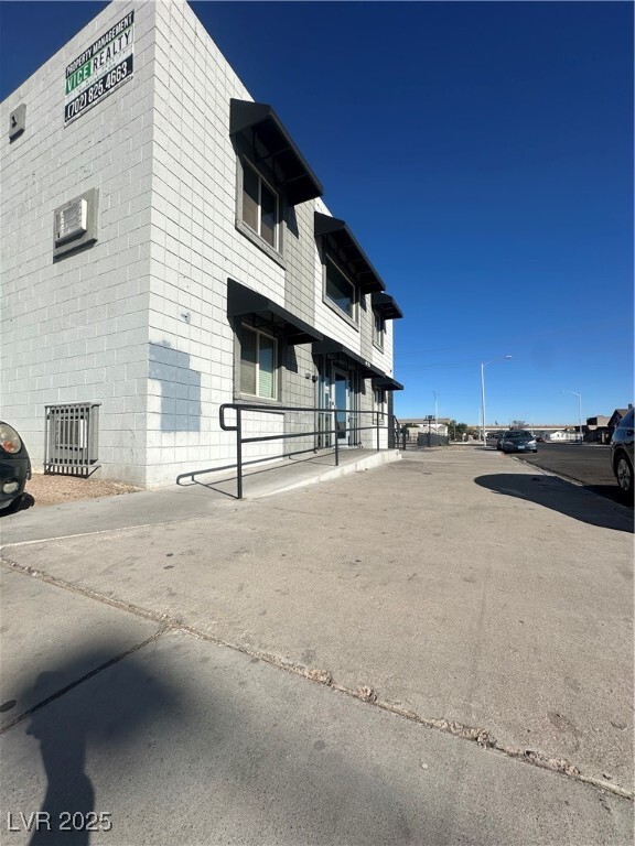 Building Photo - 223 N 9th St