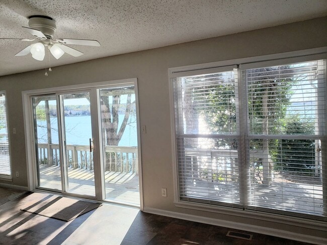 Building Photo - Enjoy Lakefront Luxury Year Round!