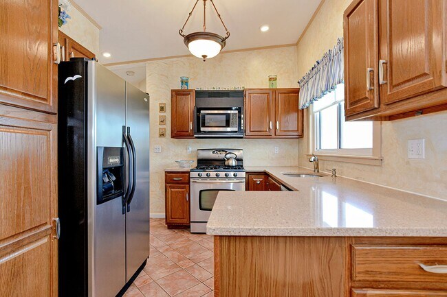 Building Photo - WINTER RENTAL: Two Beaches Cottage