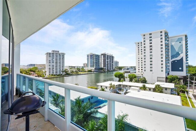 Building Photo - 715 Bayshore Dr