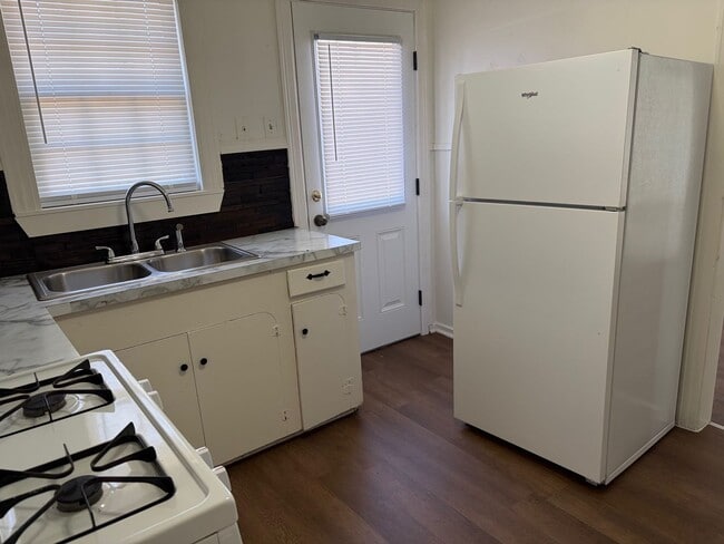 Building Photo - Remodeled 3BR/1BA in Broadmoor