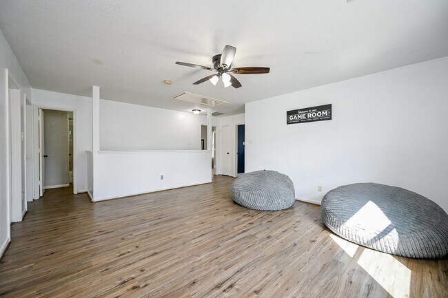 Building Photo - 2534 Halstead Dr