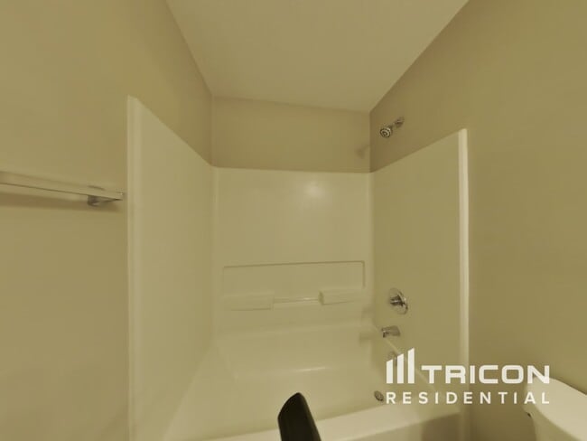 Building Photo - 8018 Bach Dr