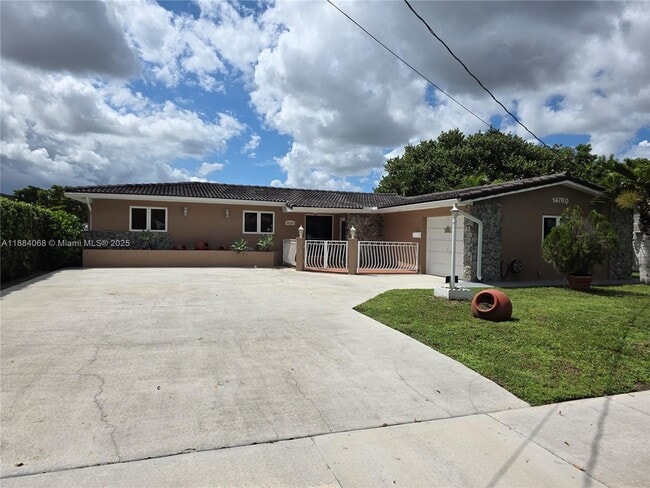 Building Photo - 14760 Lewis Rd