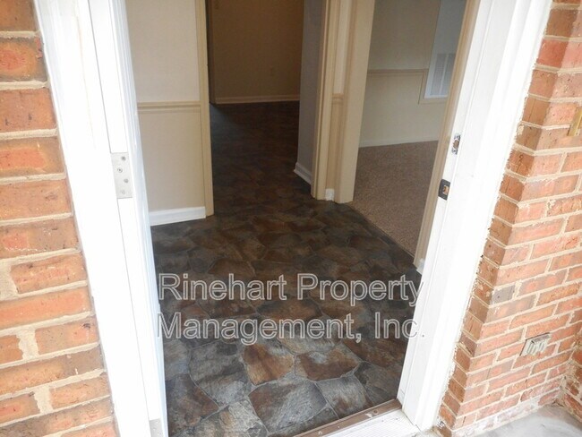 Building Photo - 830 Iredell St