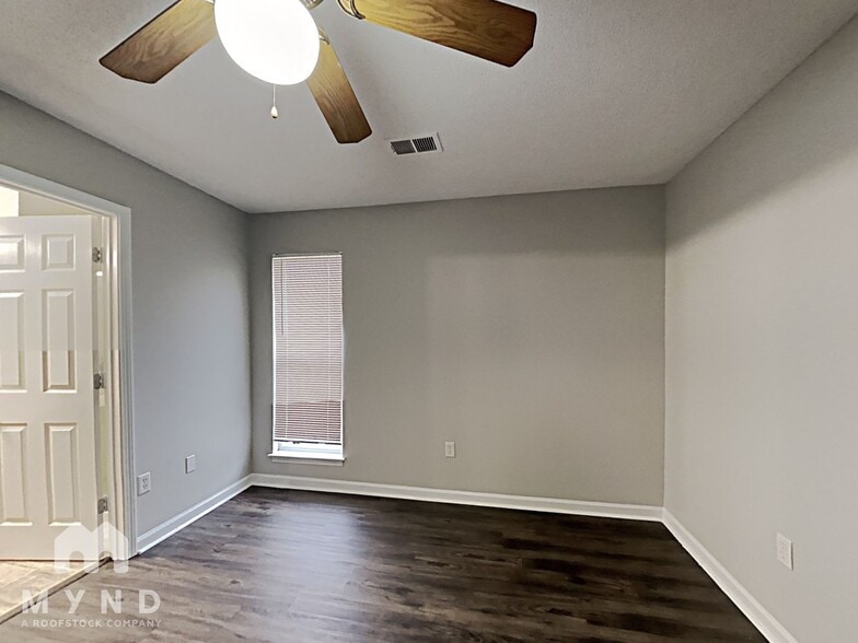 Building Photo - 7825 Sarah Ann Dr S