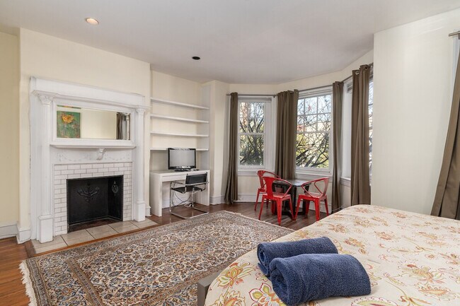 Building Photo - 2633 Adams Mill Rd NW