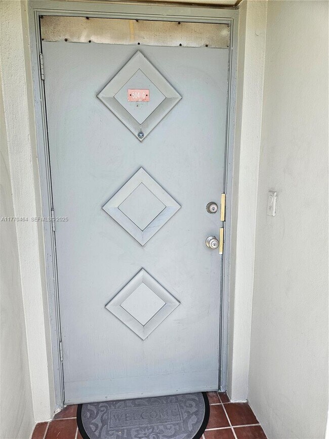 Building Photo - 330 SE 2nd St