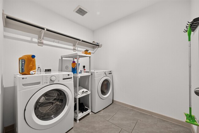 Building Photo - 3939 Hordley Ter Trl