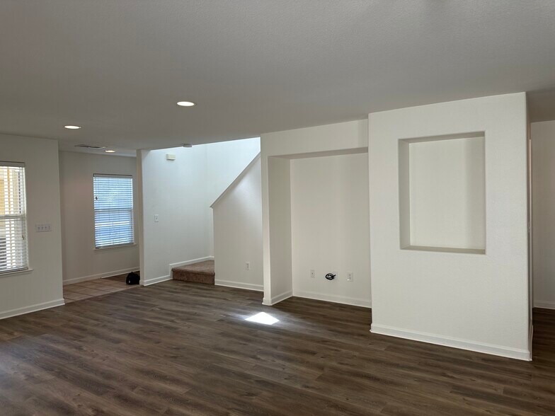 Building Photo - 2753 Whitney Dr