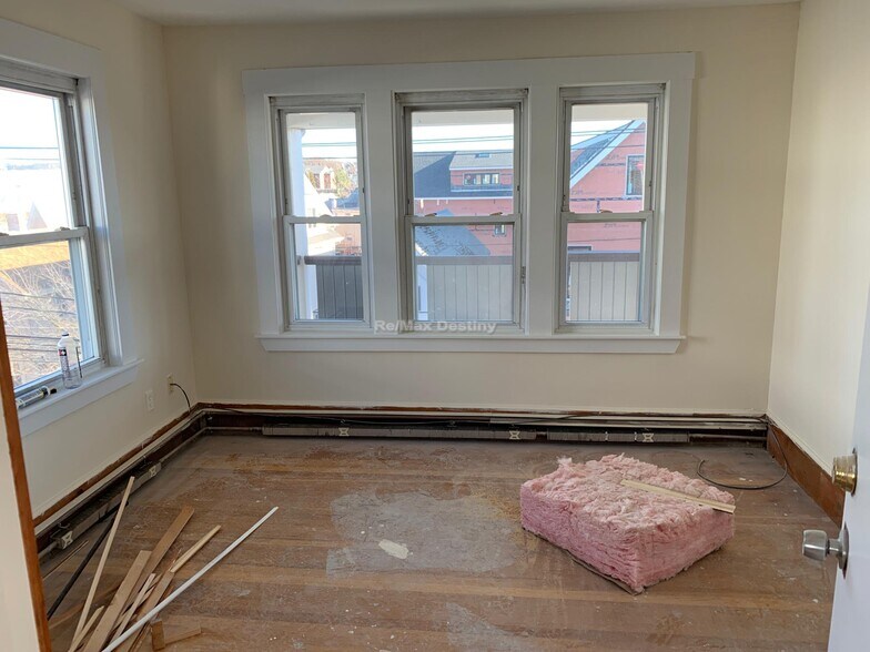 Building Photo - 236 Cedar St