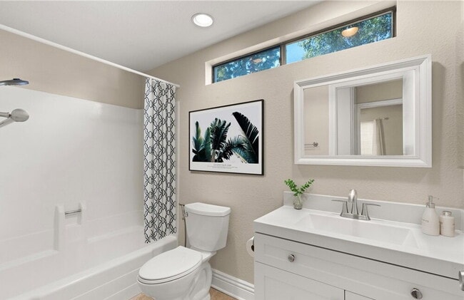 Building Photo - Sophisticated Space Designed for Comfort
