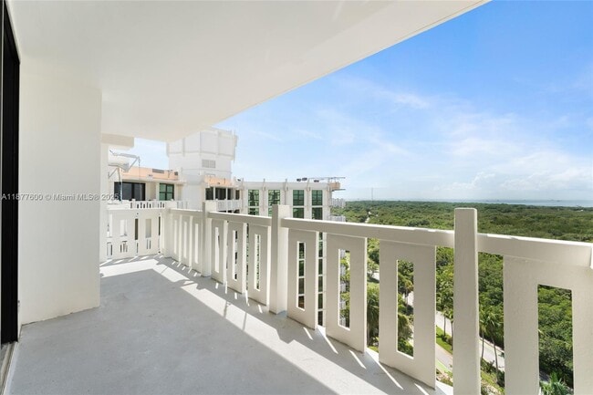 Building Photo - 1121 Crandon Blvd