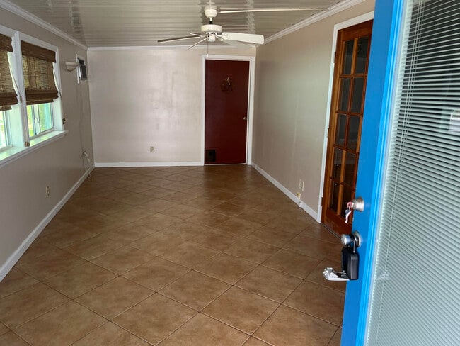 Building Photo - 2315 Coconut Palm Dr