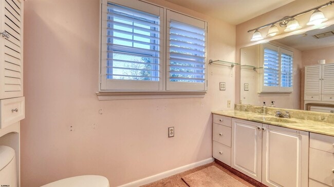 Building Photo - 549 Tuckahoe Rd