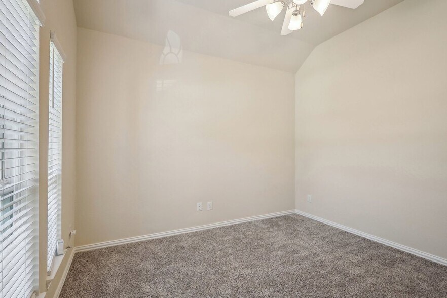 Building Photo - 18473 Railroad Ave