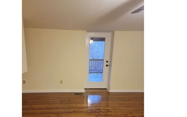 Building Photo - 423 Ballewtown Rd