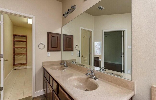 Building Photo - 10820 Split Stone Way