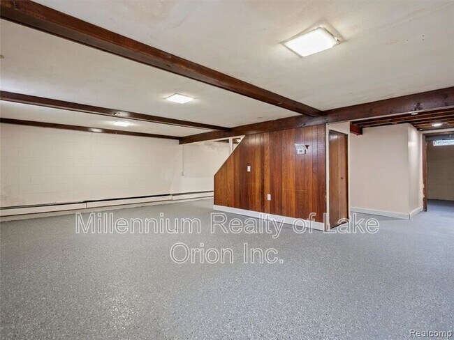 Building Photo - 24034 Meadowlark St