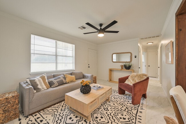 Building Photo - 505 N Norman Ave