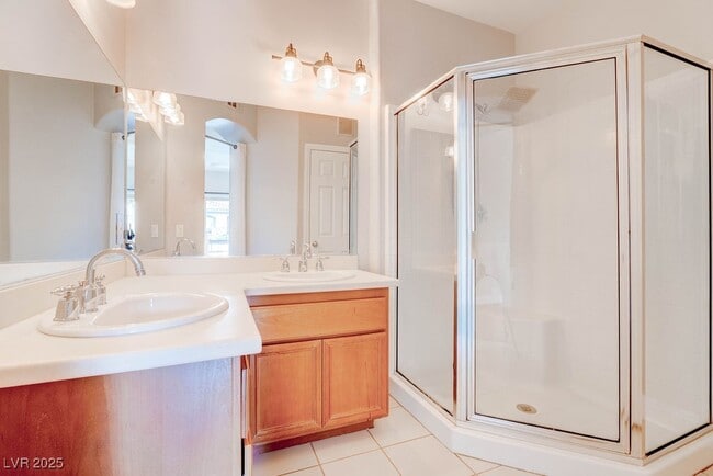 Building Photo - 7701 W Robindale Rd