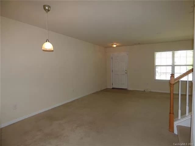 Building Photo - Room in Townhome on Derryrush Ave