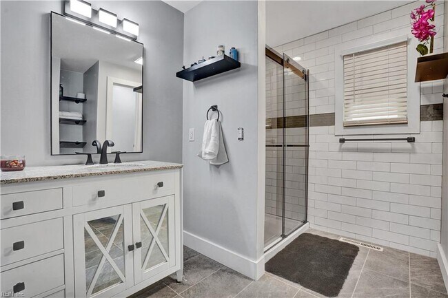 Building Photo - 1780 Valhalla Arch