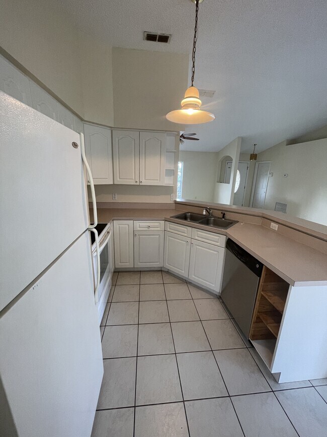 Building Photo - 3049 Mandeville St