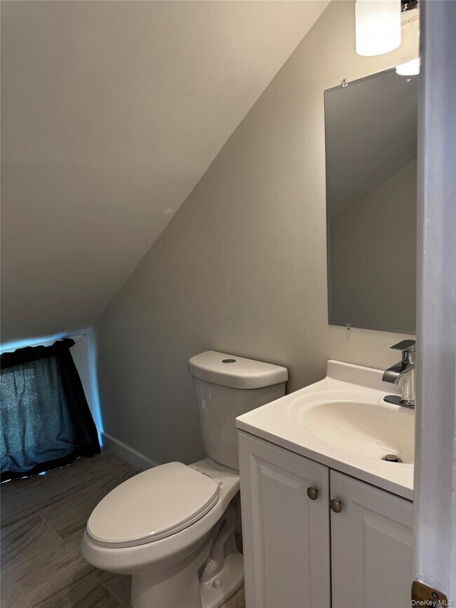 Building Photo - 12 Elves Ln