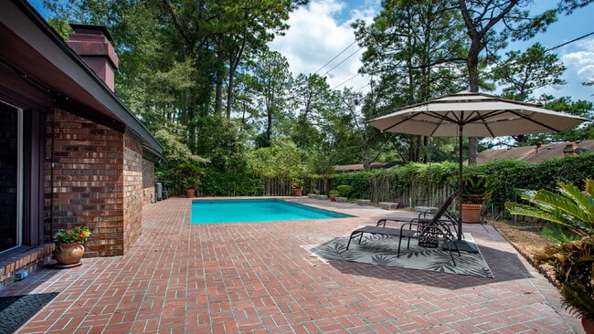 Building Photo - 5 Dorchester Ct