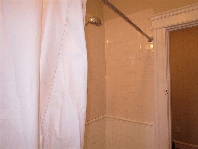 Building Photo - 122 Riverway