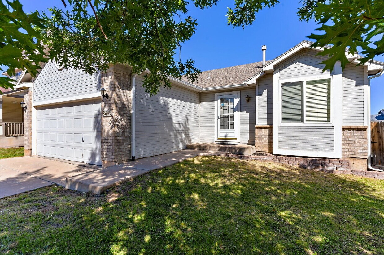 Building Photo - Move-In Ready Ranch Offering Comfort and C...
