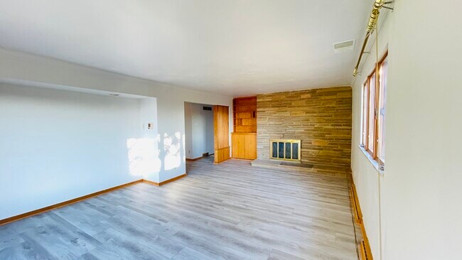 Building Photo - 1491 E Maiden St