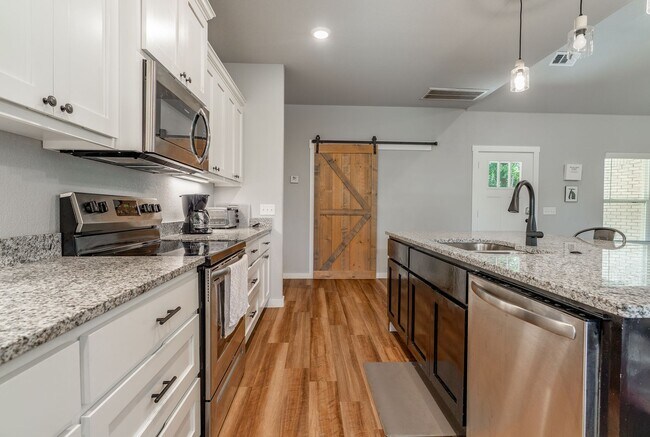 Building Photo - Nearly New Bella Vista Home Nestled in Ultimate Privacy! Furnished options available!