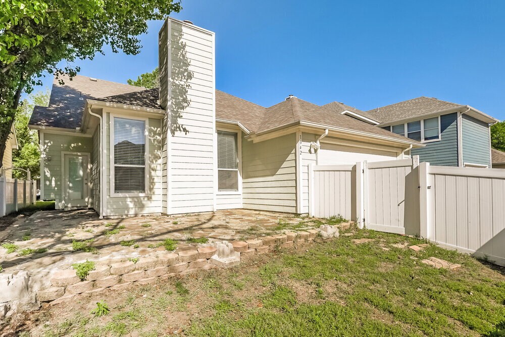 Building Photo - 1042 Devonshire Dr