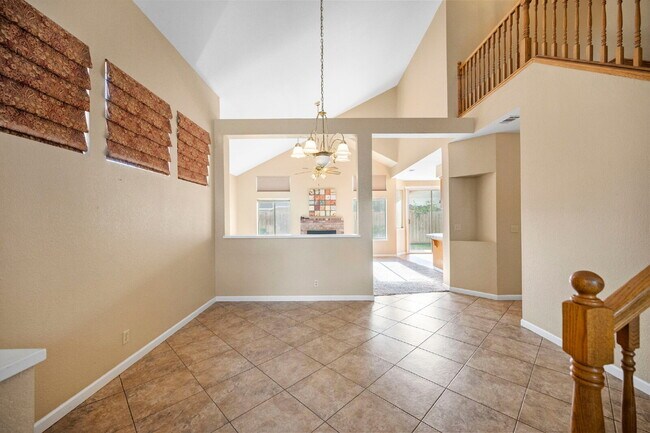 Building Photo - 516 Carrigane Way