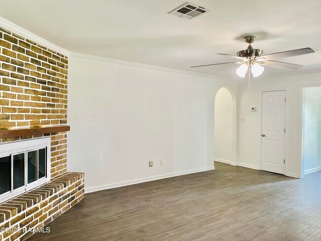 Building Photo - 107 St Nicholas Dr