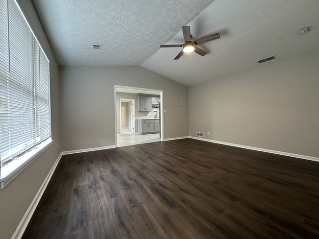 Building Photo - 572-574 Wedgewood Dr.