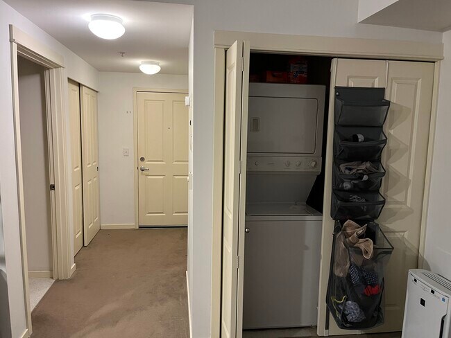 Building Photo - 118 107th Ave NE