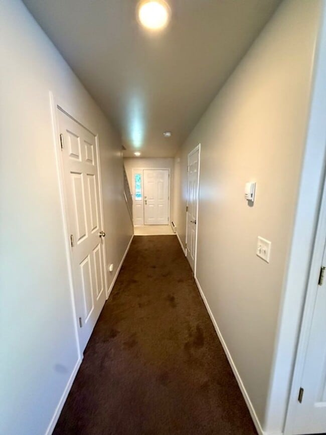 Building Photo - 3 Bedroom, 2.5 Bathroom Townhouse; Short Drive to MSU Campus