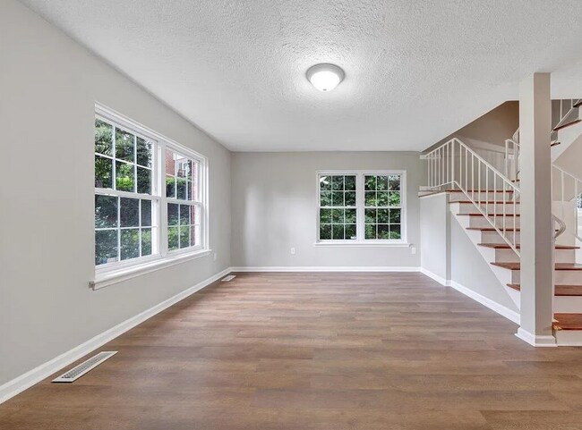 Building Photo - 1702 Elbert Dr