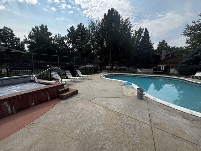 Building Photo - 6242 Willow Ln