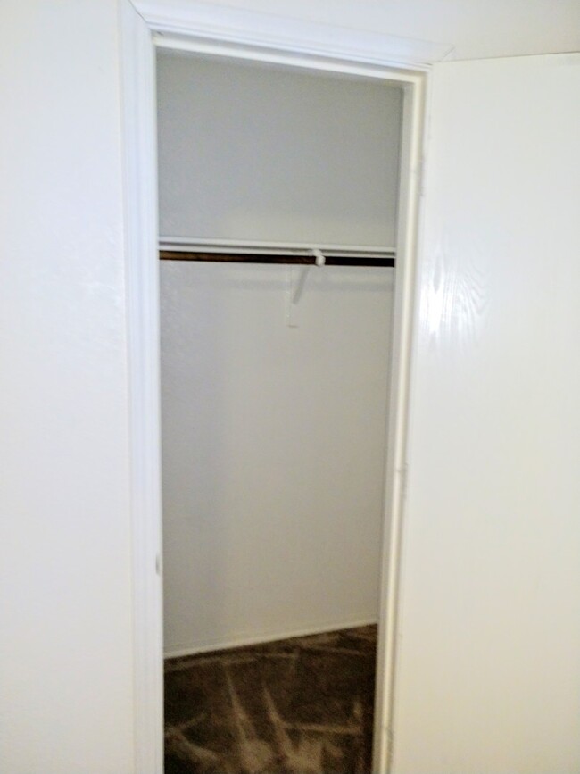 Building Photo - 11111-12033
