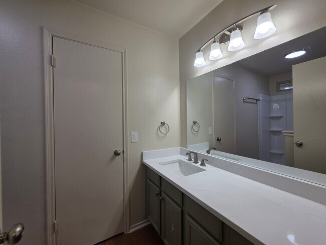 Building Photo - 11602 Maybach Dr