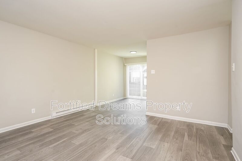 Building Photo - 904 Lowdermilk St