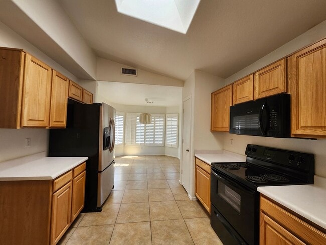 Building Photo - Beautiful Mountain Views! 3bedrom 2 bath