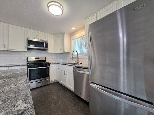 Building Photo - AVAILABLE NOW!! 4-Bedroom, 3-Bathroom Home Nestled in the Cotton Creek Neighborhood!