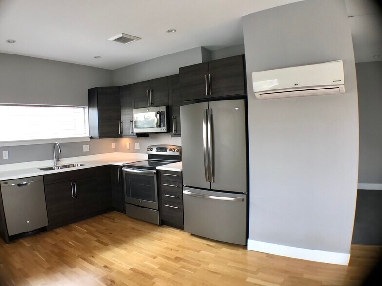 Building Photo - 2803 W 52nd Ave