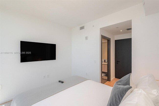 Building Photo - 398 NE 5th St